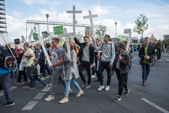 Christliche Abtreibungsgegner haben am Samstag (22.09.18) in Berlin erneut mit einem Marsch fuer das Leben gegen Schwangerschaftsabbrueche protestiert. Die Demonstration des Bundesverbandes Lebensrech ...