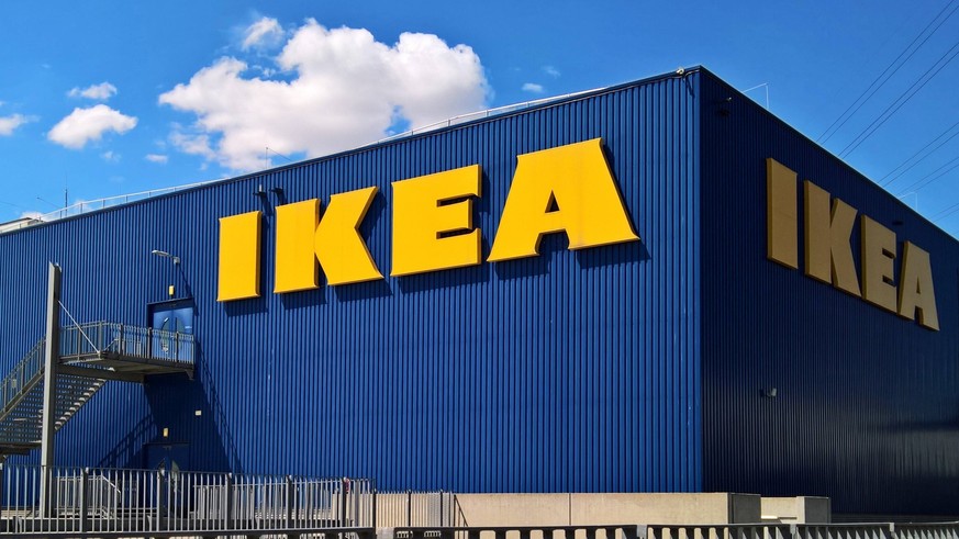 IKEA ist ein multinationaler Einrichtungskonzern. Das Unternehmen wurde 1943 von Ingvar Kamprad in Schweden gegruendet und gehoert inzwischen der im niederlaendischen Delft registrierten Stiftung Stic ...