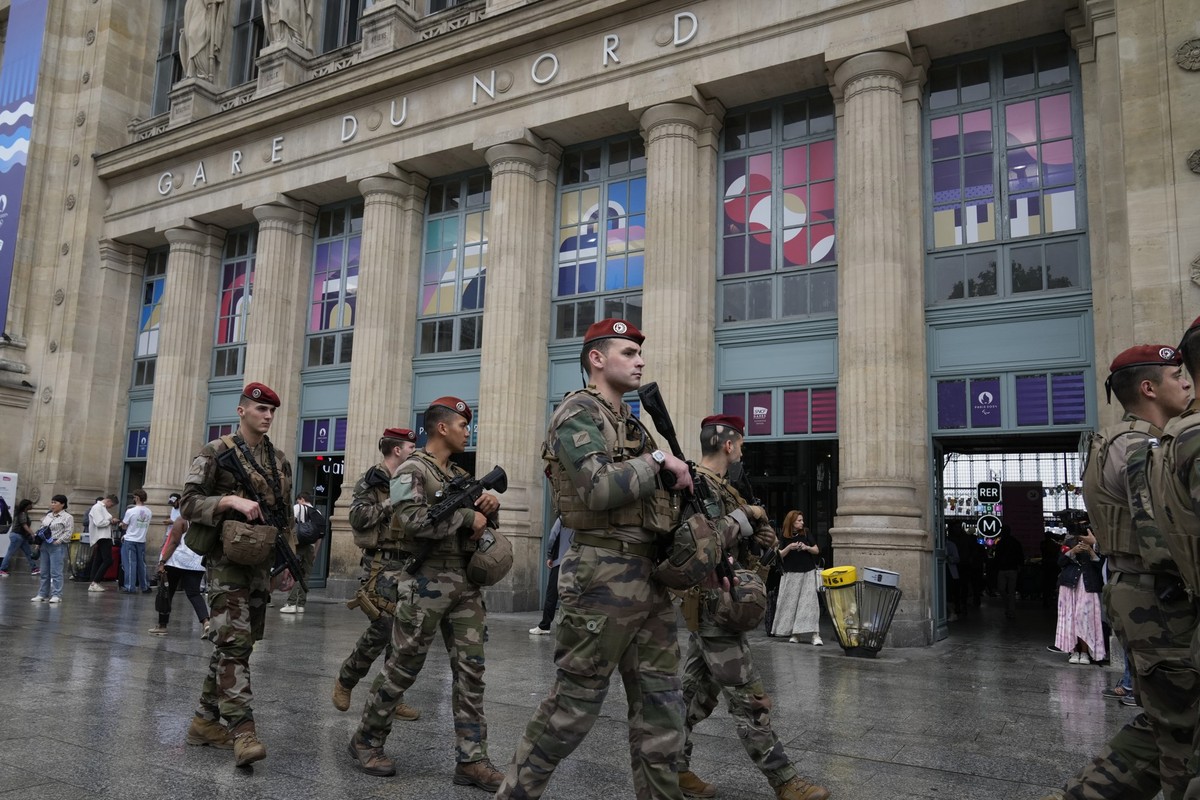 Soldiers patrol outside Gare du Nord train station at the 2024 Summer Olympics, Friday, July 26, 2024, in Paris, France. Hours away from the grand opening ceremony of the Olympics, high-speed rail tra ...