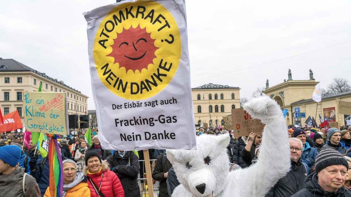Klimastreik von Fridays for Future zusammen mit der Gewerkschaft Verdi, München, Odeonsplatz, 3. März 2023 Deutschland, München, 03.03.2023, Klimastreik von Fridays for Future auf dem Odeonsplatz, Dem ...