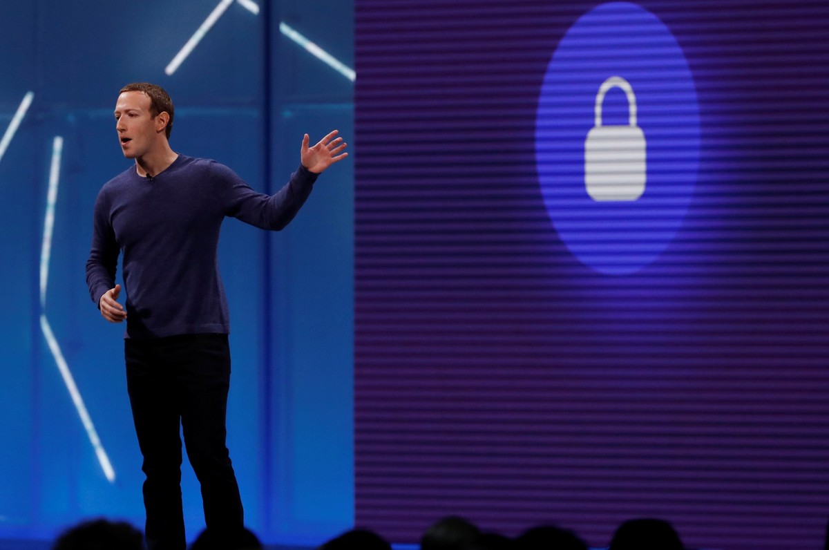 FILE PHOTO: Facebook CEO Mark Zuckerberg speaks at Facebook Inc's annual F8 developers conference in San Jose, California, U.S. May 1, 2018. REUTERS/Stephen Lam/File Photo