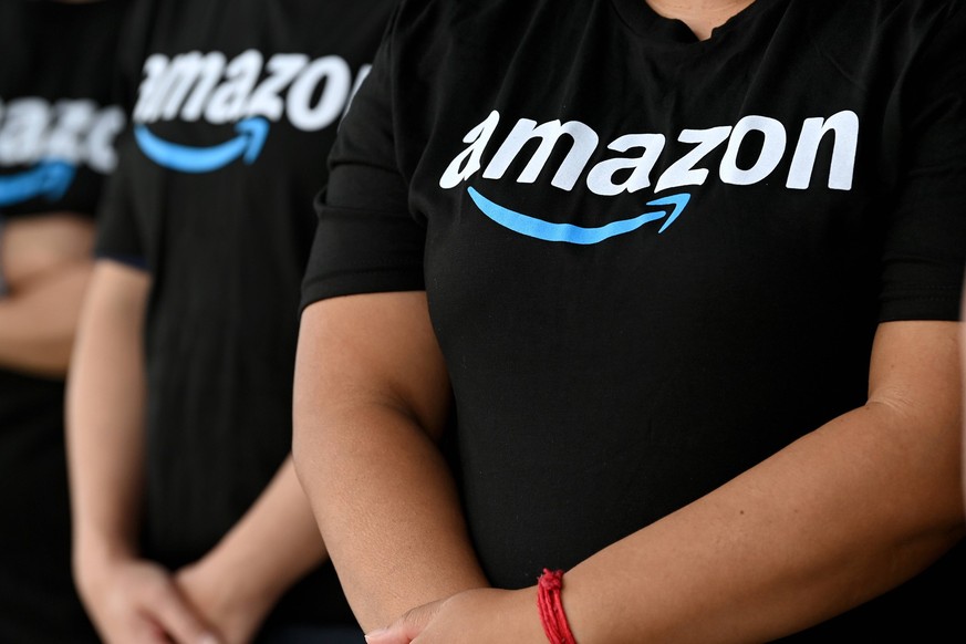 SCOTT MORRISON SYDNEY PRESSER, Amazon employees are seen during the Prime Minister Scott Morrisons visit to the opening of the Amazon Robotic Fulfilment Centre in Sydney, Wednesday, April 6, 2022. ACH ...