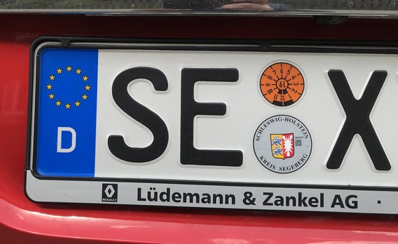 Buchstaben auf einem KFZ Nummernschild bilden das Wort Sex 26.09.2018 *** Letters on a license plate form the word sex 26 09 2018