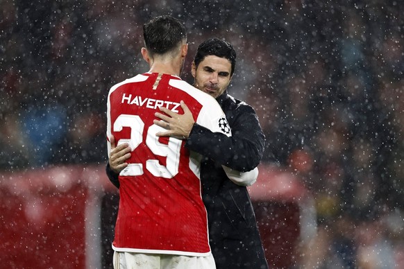 LONDON - l-r Kai Havertz of Arsenal FC, Arsenal FC coach Mikel Arteta during the UEFA Champions League match between Arsenal FC and PSV Eindhoven at the Emirates Stadium on September 20, 2023 in Londo ...