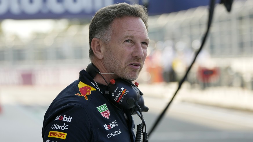 05.05.2023, USA, Miami Gardens: Christian Horner, Teamchef von Red Bull, verlässt die Garage auf der Miami International Autodrome. In diesem Jahr liegt ein Schatten über der Präsentation des neuen RB ...