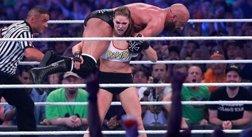 Der Undertaker überrascht verängstigten John Cena – die Highlights von Wrestlemania