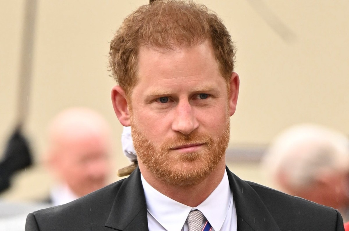 ARCHIV - 06.05.2023, Großbritannien, London: Prinz Harry kommt zur Krönungszeremonie von König Charles III. (zu dpa: «Klage gegen «Sun»-Verlag: Harry soll gelöschte Nachrichten erklären») Foto: Andy S ...