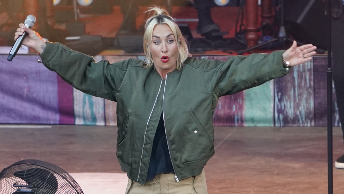 12.05.2023, Schleswig-Holstein, Bad Segeberg: Die Sängerin Sarah Connor singt auf der Bühne im Freilichttheater am Kalkberg. Connor hat ihre Tour "Sommer Open Air '23" gestartet. Foto: ...