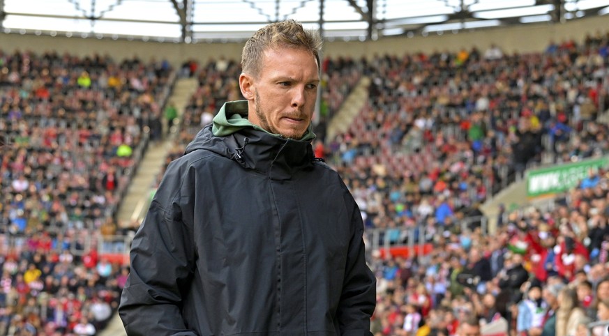 17.09.2022, Fussball 1. Bundesliga 2022/2023, 07.Spieltag, FC Augsburg - FC Bayern München, in der WWK-Arena Augsburg, Trainer Julian Nagelsmann FC Bayern München nachdenklich vor dem Spiel. ***DFL an ...