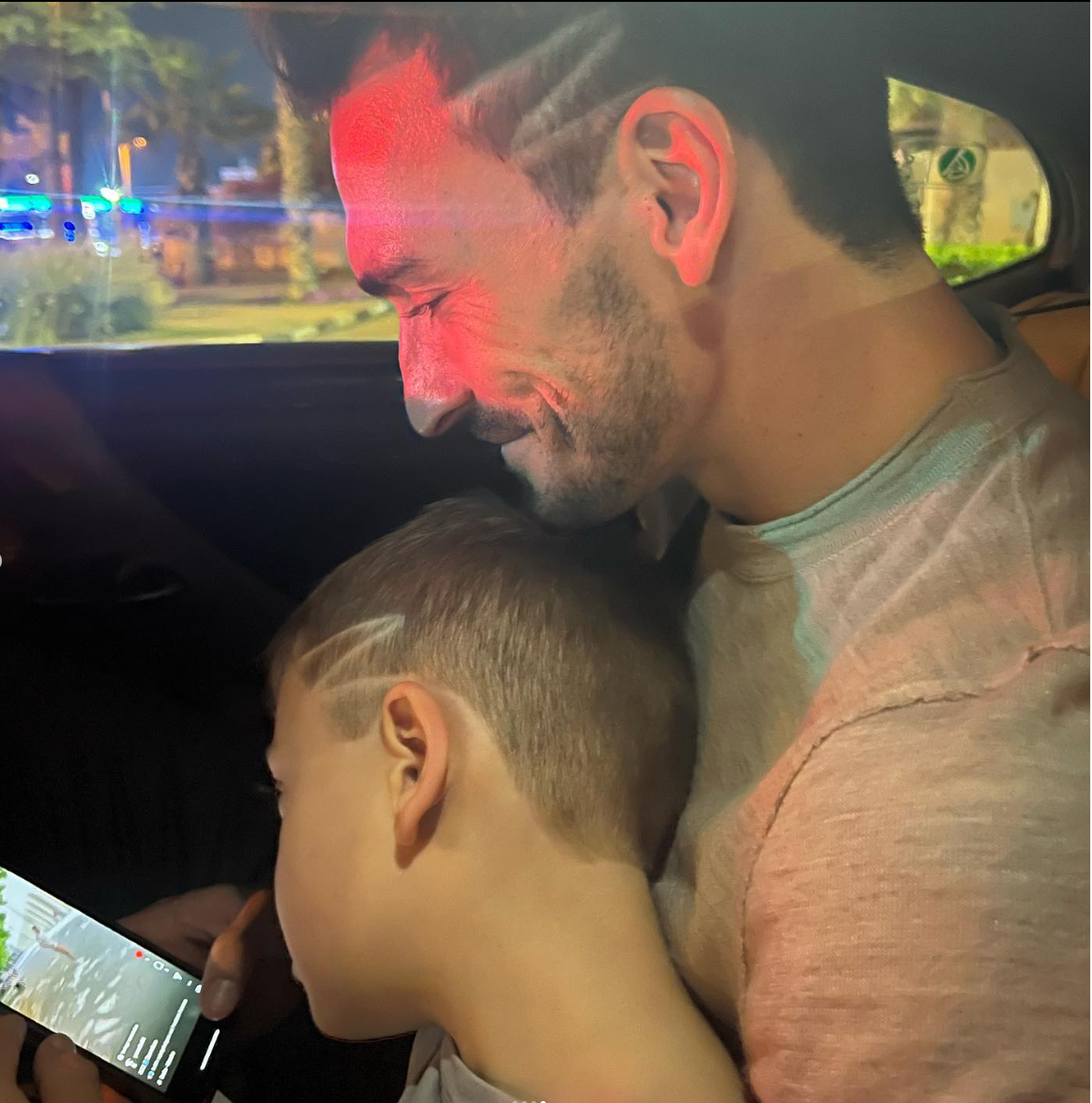 Mats Hummels zeigt seinen Follower:innen zu Silvester den Partnerlook, den er und Sohn Ludwig jetzt tragen.