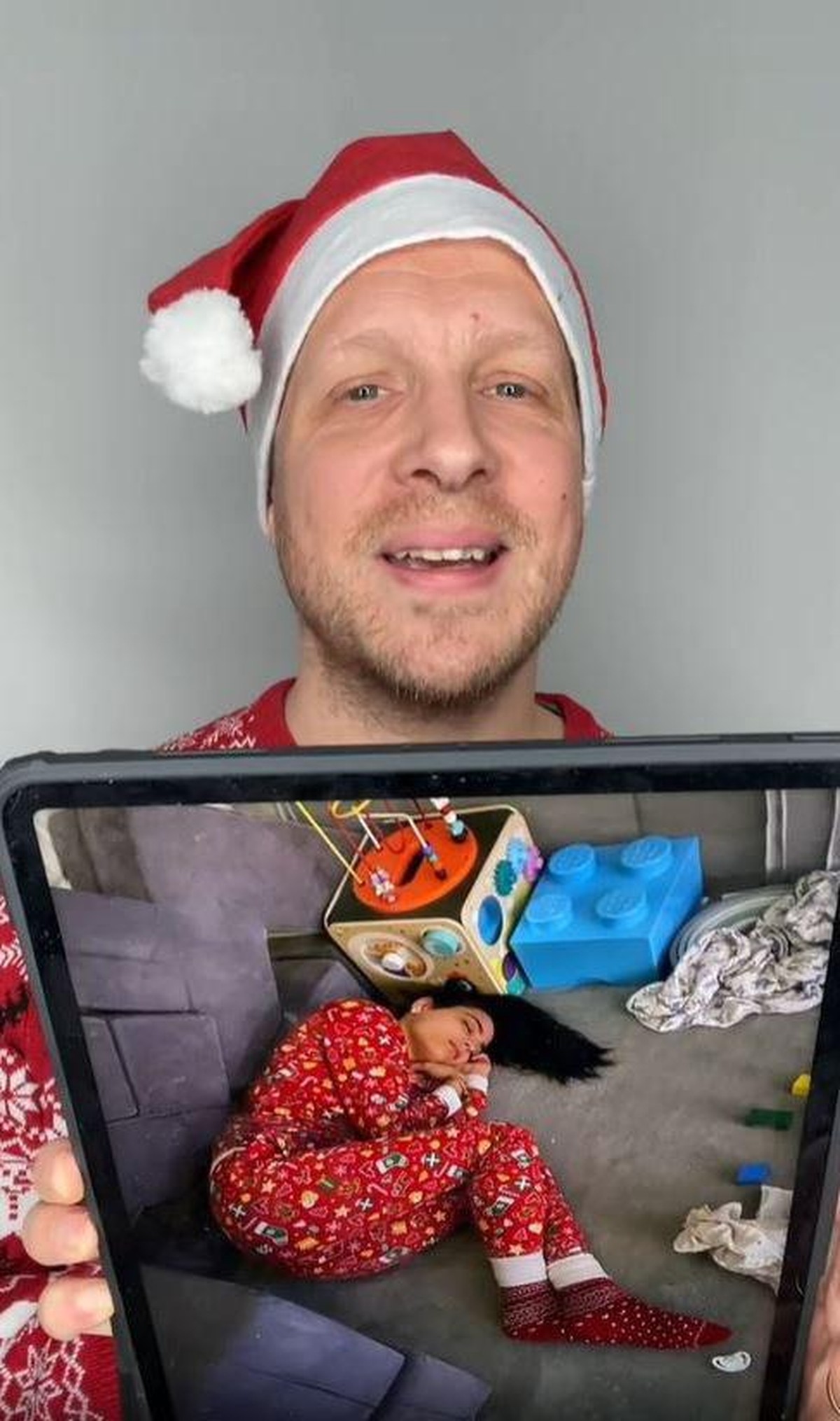 Oliver Pocher zeigte, wie erschöpft seine Frau nach dem Spielen mit den Kindern ist.