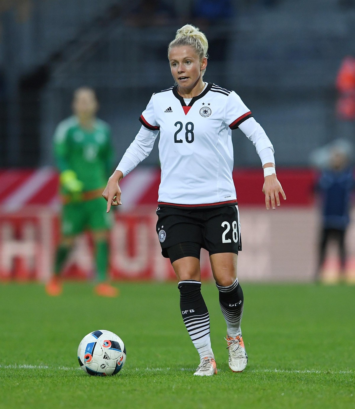 Fussball International Deutsche Frauen Nationalmannschaft Testspiel in Aalen Deutschland - Holland 25.10.2016 Julia Simic (Deutschland) am Ball FOTO: Pressefoto ULMER/Markus Ulmer xxNOxMODELxRELEASExx