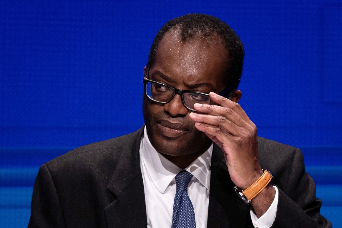 03.10.2022, Gro�britannien, Birmingham: Kwasi Kwarteng, Finanzminister von Gro�britannien, h�lt eine Rede auf dem Jahreskongress der Konservativen Partei im International Convention Centre. (zu dpa &q ...