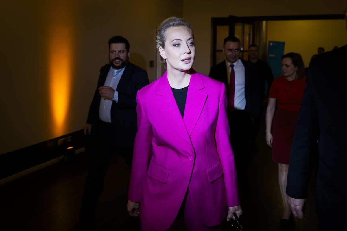 05.06.2024, Berlin: Julia Nawalnaja, Witwe von Alexej Nawalny, kommt zur Verleihung des "Freedom of Speech Award" der Deutschen Welle, mit dem sie ausgezeichnet wird, ins Humboldt Carre. Fot ...