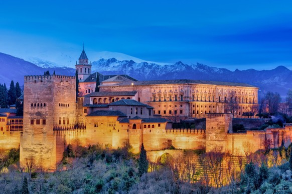 Der rote Palast, die Alhambra in Granada.