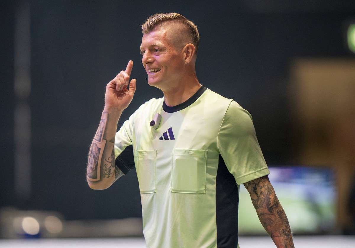 Toni Kroos ehemaliger Fussballprofi und Nationalspieler hier in der Funktion als Schiedsrichter im Schiedsrichter Trikot bei der Icon League. 28.04.2025, Fussball, The Icon League, GER, D