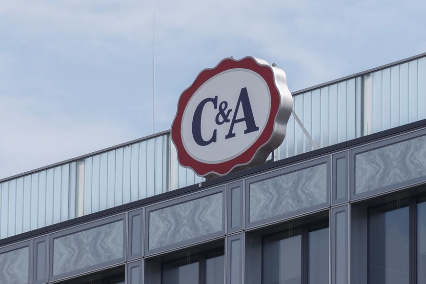 Duesseldorf, Germany - August 05: (BILD ZEITUNG OUT) The logo of C&amp;A at the building at C&amp;A Hauptverwaltung on August 05, 2021 in Duesseldorf, Germany. (Photo by Mario Hommes/DeFodi Images via ...