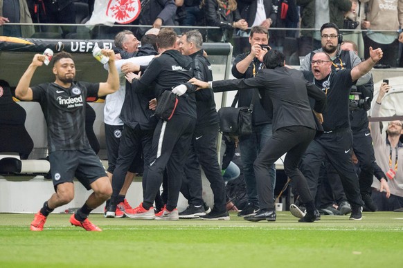 Die Frankfurter Bank nach Schlusspfiff des Europa League-Viertelfinals 2019 gegen Benfica Lissabon. Mit einem 2:0 machte die Eintracht damals das Halbfinale sicher.