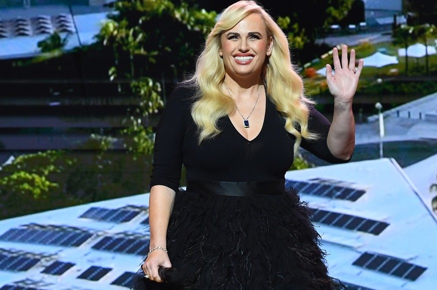 GOLD COAST, AUSTRALIEN – 10. FEBRUAR: Rebel Wilson ist Gastgeber während der 2024 AACTA Awards, die von der Foxtel Group am 10. Februar 2024 im HOTA (Home of the Arts) in Gold Coast, Australien, verliehen werden.  (Foto von Jono...