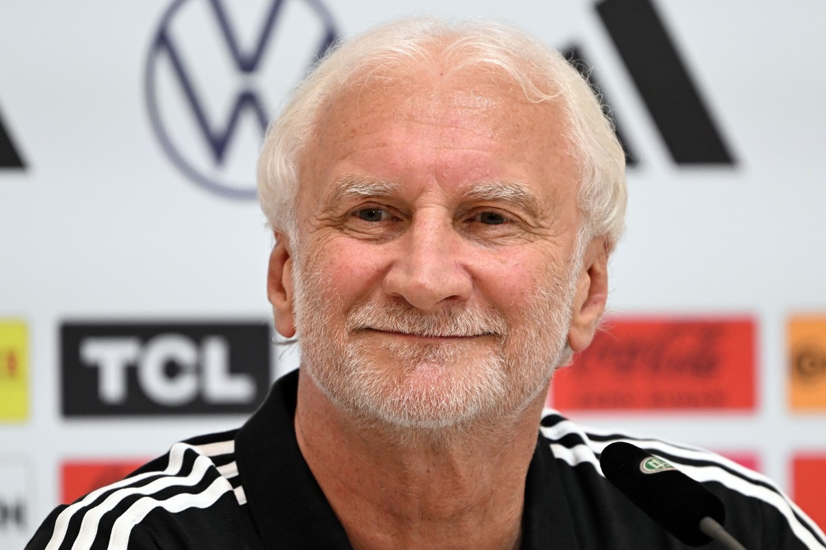 ARCHIV - 26.06.2024, Bayern, Herzogenaurach: Fußball: EM, Nationalmannschaft, vor dem Achtelfinale gegen Dänemark, Pressekonferenz, Rudi Völler, Direktor der Nationalmannschaft, beantwortet die Fragen ...