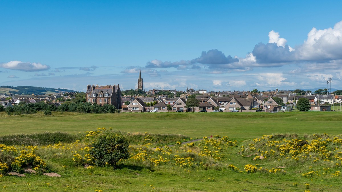 Montrose Beach, Montrose, Scotland, UK, 08 August 2017. Montrose viewed from across the golf course at the beach.