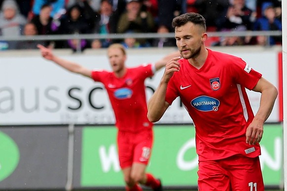 Heidenheim, Germany 04.05.2019, 2. Bundesliga, 32. Spieltag, 1. FC Heidenheim - SV Sandhausen, Denis Thomalla (FCH) jubelt nach dem 1:0 ( DeFodi541 *** Heidenheim Germany 04 05 2019 2 Bundesliga 32 Ma ...