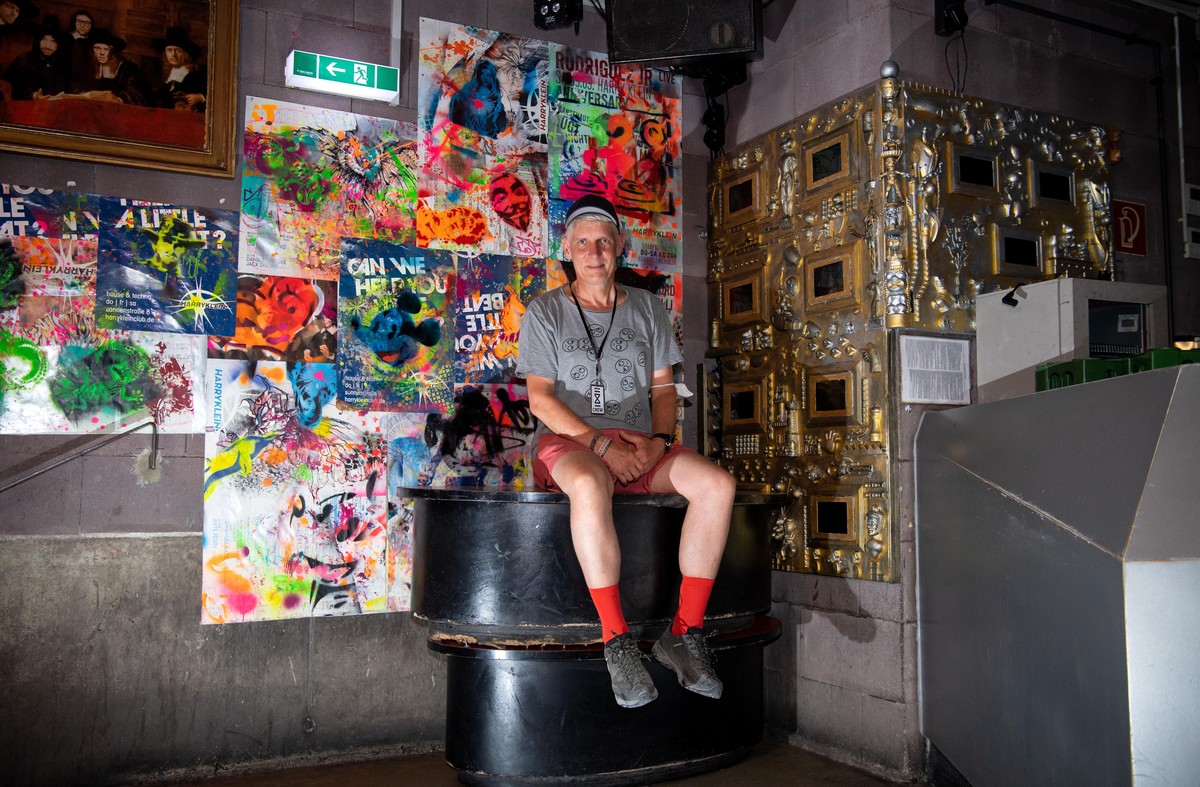 Peter Fleming, Betrieber des Clubs «Harry Klein» steht in seinem geschlossenen Club. Inzwischen sind es mehr als 460 Tage, dass Clubs und Diskotheken in Bayern geschlossen sind. Und trotz aller Diskus ...