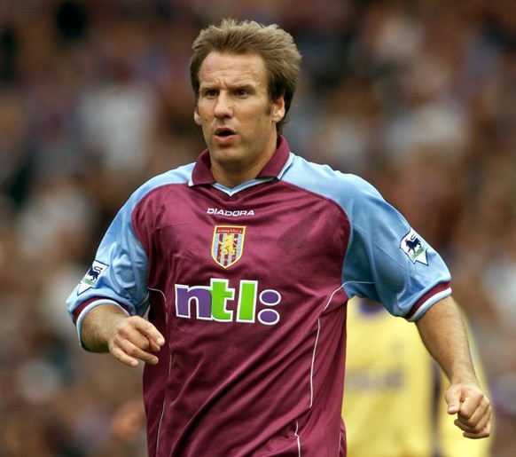 Bildnummer: 00239586 Datum: 27.08.2000 Copyright: imago/Geoff Martin
Paul Merson (Aston Villa); English Premier League 2000/2001, 1. englische Liga Birmingham Villa Park Fu