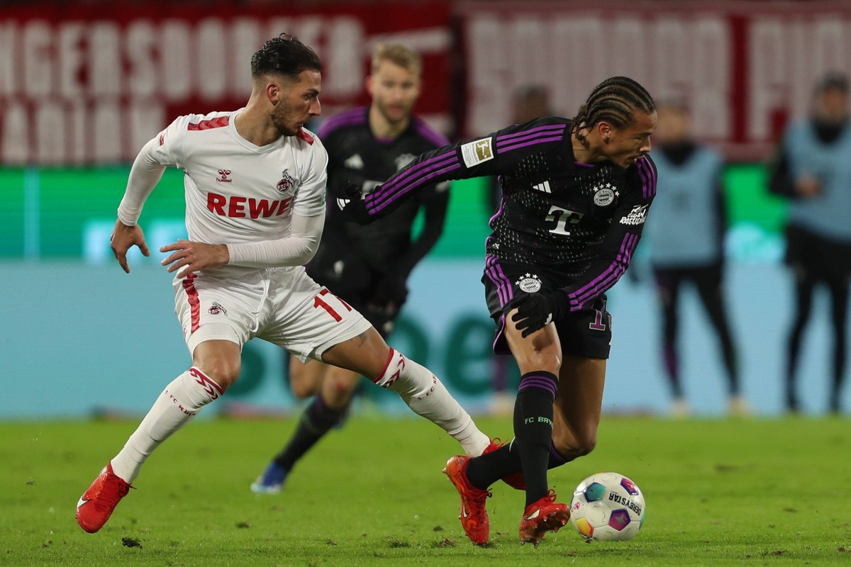 Germany, Koeln, 24.11.2023, RheinEnergieStadion, 1. FC Koeln vs Bayern Muenchen - 1. Bundesliga, Leart Paqarada 1. FC Koeln und Leroy Sane FC Bayern M�nchen battle for the ball Cologne RheinEnergieSta ...