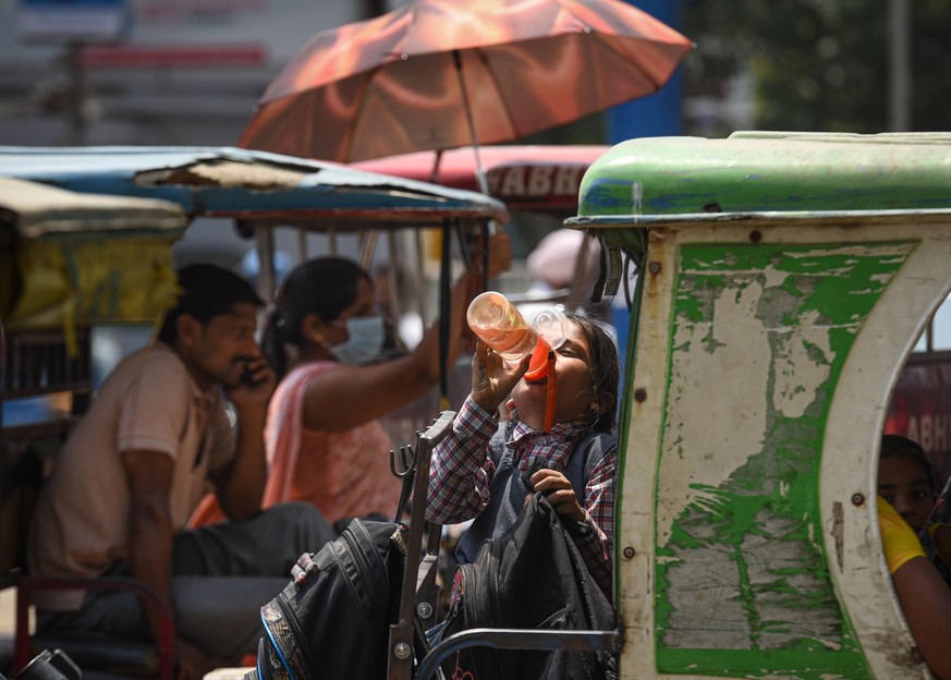 NEW DELHI, INDIA - APRIL 29: A child drinks water from the bottle as the city faces a continous heat wave, at Rajouri Garden on April 29, 2022 in New Delhi, India. For the second consecutive day, heat ...