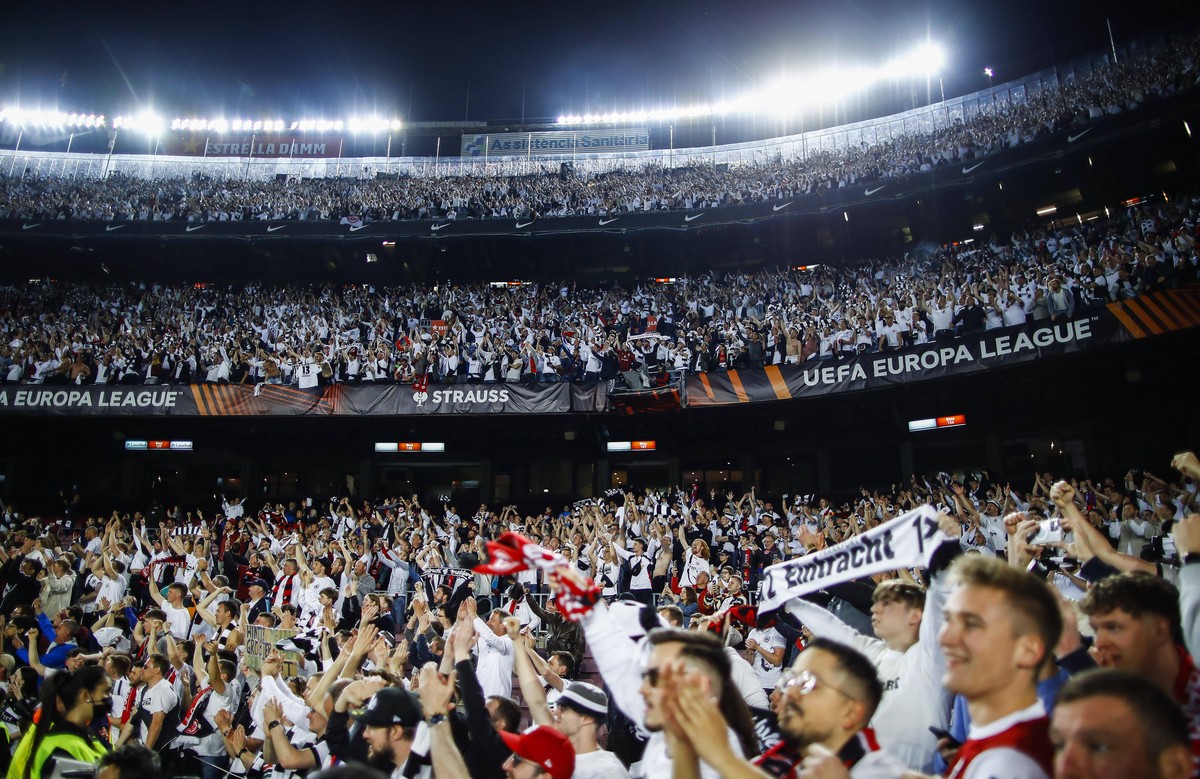 Die Fans von Eintracht Frankfurt beim FC Barcelona