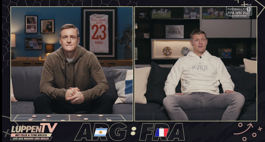 Felix (l.) und Toni Kroos moderierten das WM-Finale zwischen Argentinien und Frankreich bei Magenta TV von der Couch aus.