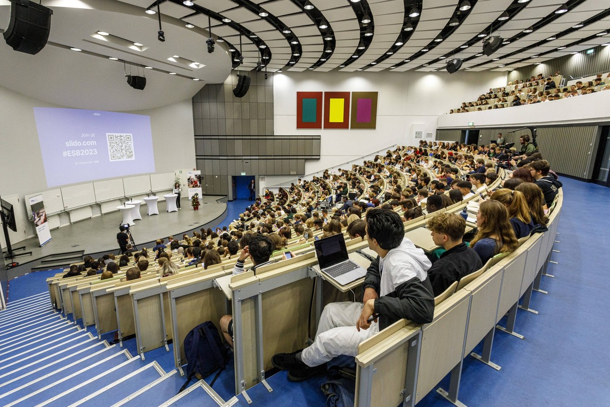 Heinrich-Heine-Universität Begrüßung der Neuen zum Studienstart und Erstsemester NUR FÜR REDAKTIONELLE VERWENDUNG *** Heinrich Heine University Welcoming the new students at the start of their studies ...