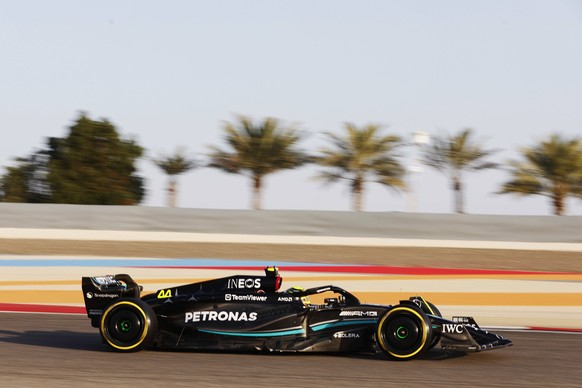 Formula 1 2023: Bahrain February Testing BAHRAIN INTERNATIONAL CIRCUIT, BAHRAIN - FEBRUARY 23: Sir Lewis Hamilton, Mercedes F1 W14 during the Bahrain February Testing at Bahrain International Circuit  ...