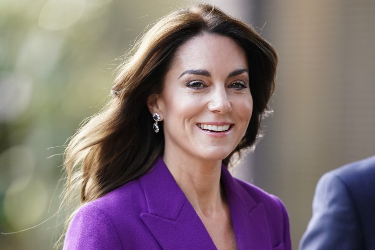 ARCHIV - 15.11.2023, Großbritannien, London: Kate, Prinzessin von Wales, lächelt bei ihrer Ankunft zum Nationalen Symposium «Shaping Us» vom königlichen Stiftungszentrums «Early Childhood» im Design M ...