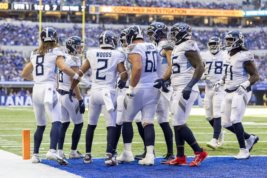 October 02, 2022: Tennessee Titans players celebrate touchdown by wide receiver Robert Woods 2 during NFL, American Football Herren, USA football game action between the Tennessee Titans and the India ...
