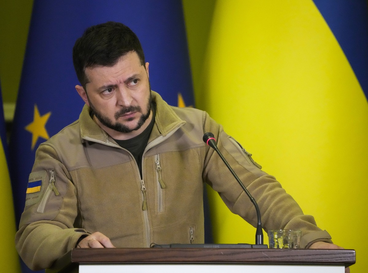 ARCHIV - 20.04.2022, Ukraine, Kiew: Wolodymyr Selenskyj, Pr�sident der Ukraine, nimmt an einer Pressekonferenz mit dem Pr�sident des Europ�ischen Rates Michel nach ihrem gemeinsamen Treffen teil. Der  ...