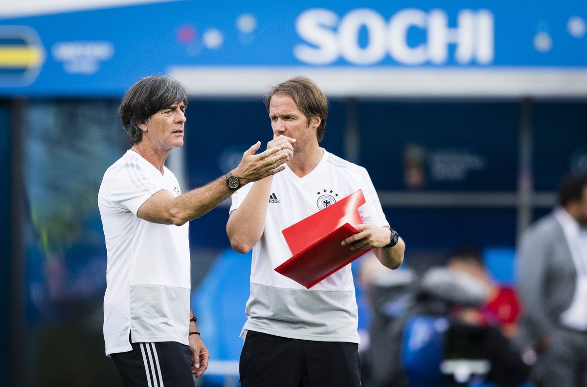 Löw und Co-Trainer Thomas Schneider