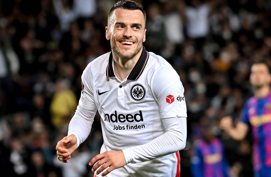 Barcelona, Camp Nou, 11.04.22, ESP, Herren, UEFA Europa League, Saison 2021-2022, FC Barcelona, Barca - Eintracht Frankfurt Bild: Filip Kostic Frankfurt bejubelt sein Tor zum 3:0 Nur fuer journalistis ...