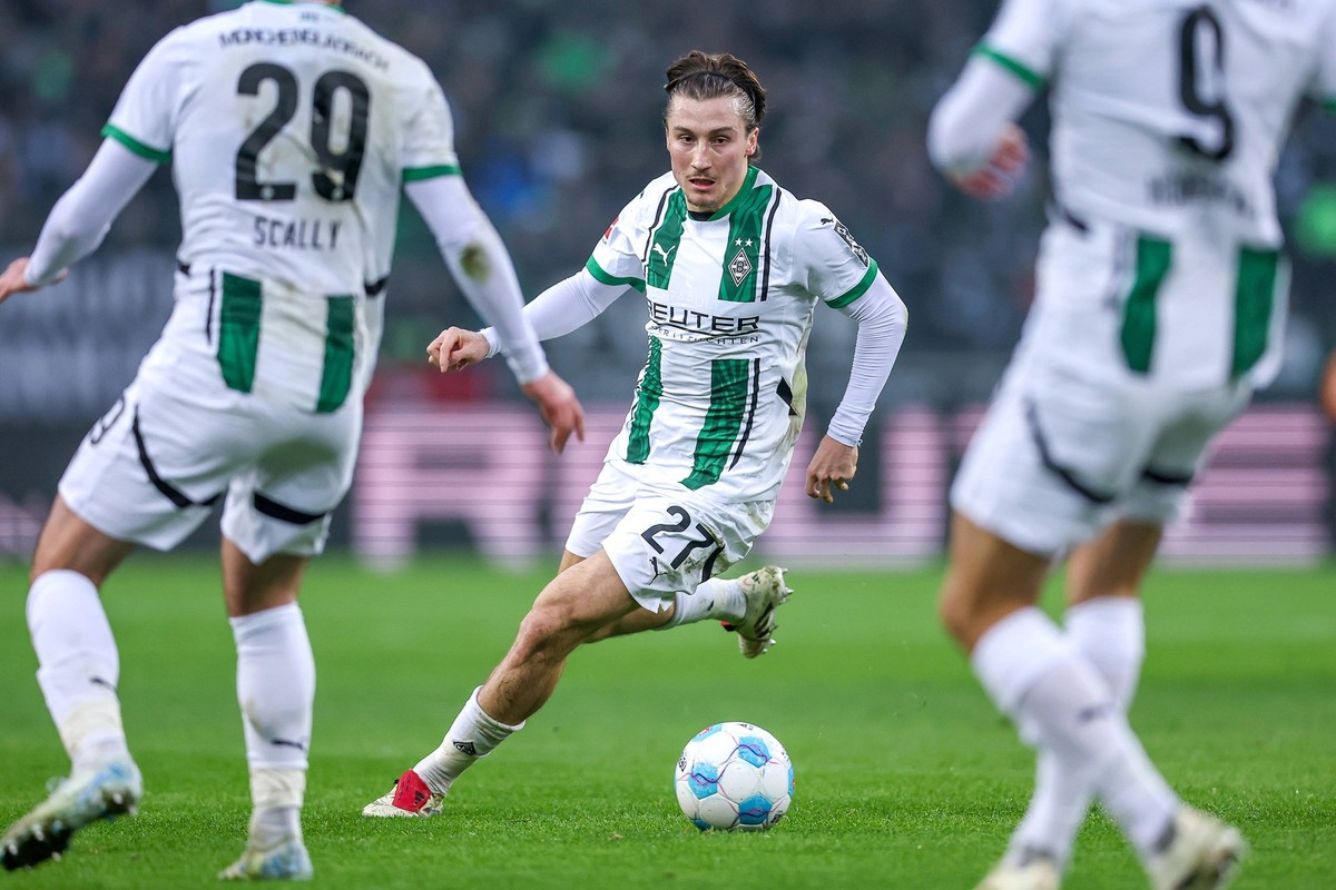 14.12.2024, Fu�ball, Borussia M�nchengladbach - Holstein Kiel, 1. Fu�ball Bundesliga, Borussia-Park, Saison 2024 2025: Rocco Reitz M�nchengl. 27 DFB regulations prohibit any use of photographs as imag ...