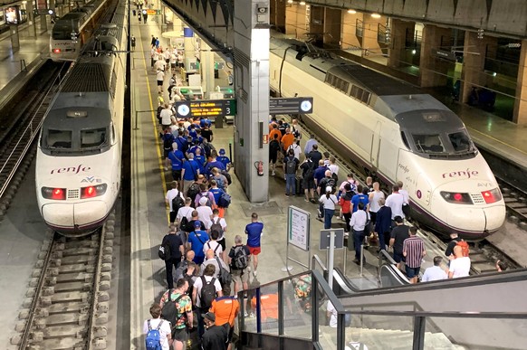 Frankfurt- und Glasgow-Fans machen sich mit dem Zug am Donnerstagmorgen auf den Rückweg.