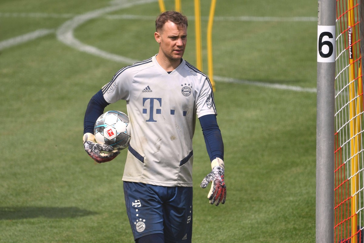 Manuel Neuer pokert beim FC Bayern um einen neuen Vertrag. Sein aktueller läuft noch bis Juni 2021.