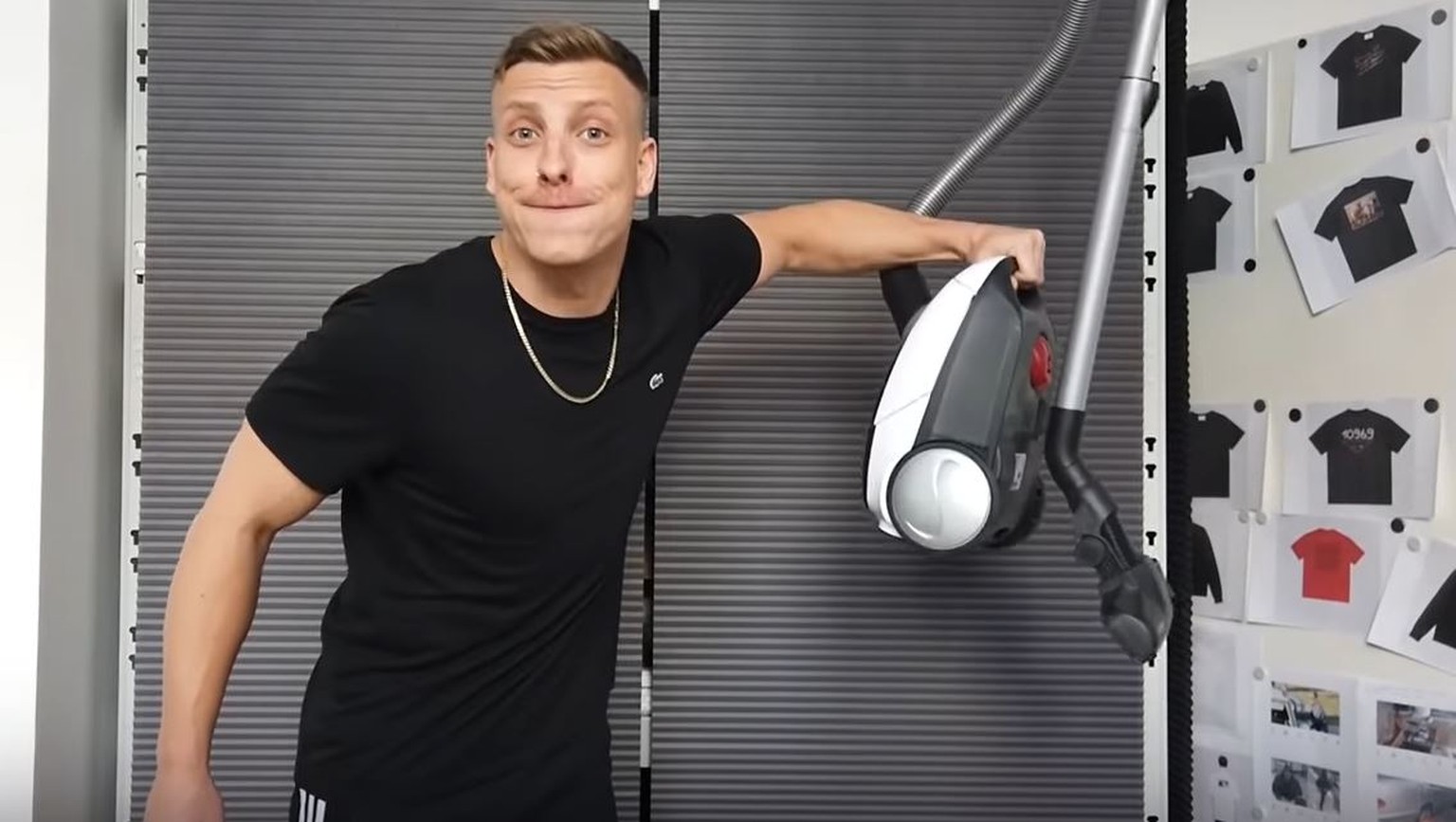 Felix Lobrecht So Lustig Bringt Er Mit Shutdown Fitness Sport In Dein Wohnzimmer Watson
