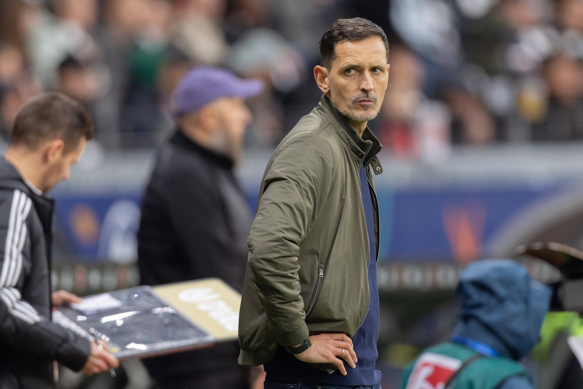 Eintracht Frankfurt - FC St. Pauli, 1. FBL Trainer Dino Toppm