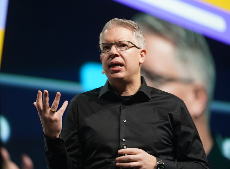 10.05.2023, Hamburg: Frank Thelen, Unternehmer, Investor und Autor, spricht auf der Bühne der Digital-Messe OMR in den Messehallen. Rund 70.000 Besucher werden zum diesjährigen OMR Festival in Hamburg ...