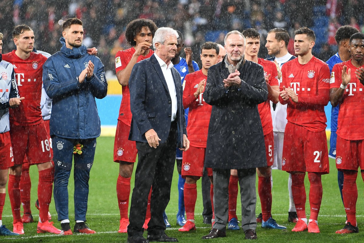 29.02.2020, xmeix, 1.Fussball Bundesliga,TSG 1899 Hoffenheim - FC Bayern Muenchen, emspor, v.l. Bildmitte Hoffenheims Maezen Dietmar Hopp mit Karl-Heinz Rummenigge nach dem Spiel mit den versammelten ...