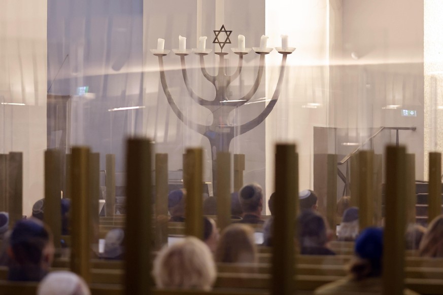 Anlässlich des 83. Jahrestags der Reichspogromnacht findet in der Synagoge der Synagogen-Gemeinde Köln eine Gedenkveranstaltung der Synagogen-Gemeinde Köln und der Kölnischen Gesellschaft für Christli ...