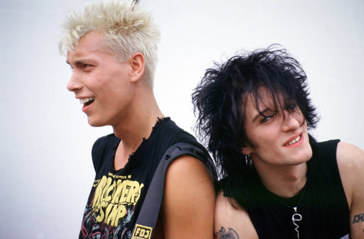 1/ Portrait: Die Aerzte, S�nger und Gitarrist Farin Urlaub und Drummer Bela B., Schlagzeuger, Punk, Punkrock, Spa�punk, deutscher Punker, Punkband, Rock, auf der IFA 1989, internationale Funkausstellu ...
