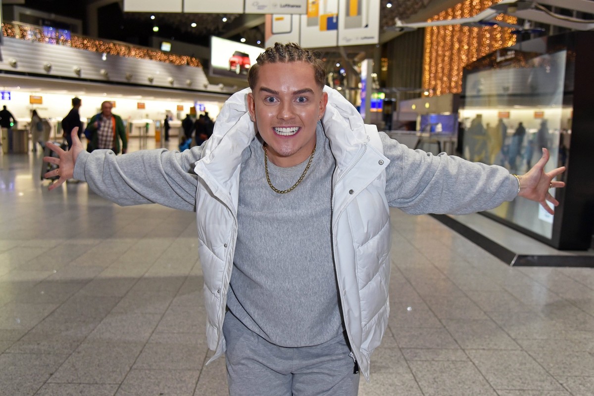 Tim Kampmann twenty4tim - Abflug der Kandidaten nach Australien zur RTL TV-Show ICH BIN EIN STAR - HOLT MICH HIER RAUS am Frankfurt am Main International Airport am 08.01.2024 *** Tim Kampmann twenty4 ...