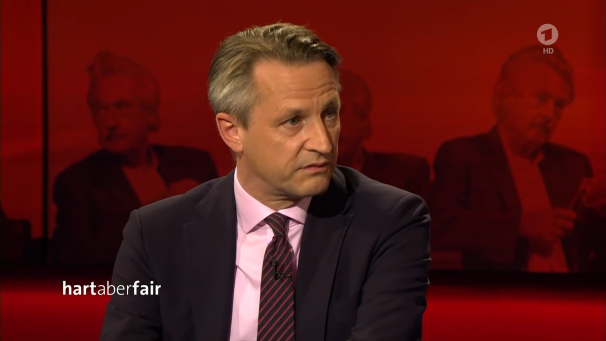 RTL-Politikchef Nikolaus Blome gerät mit einer Kollegein aneinander.